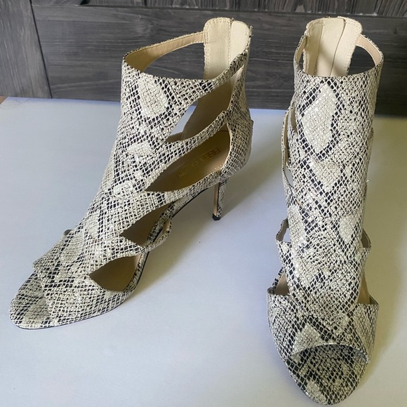 BCBG Generation "Duchess" Snakeskin heeled sandal with back zip, NWOT, sz 9 - Picture 7 of 12